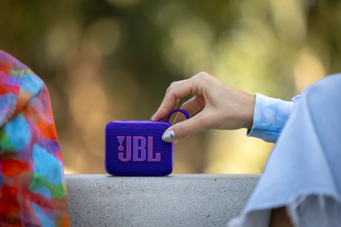 JBL Go 4 Purple 2-pack product in use
