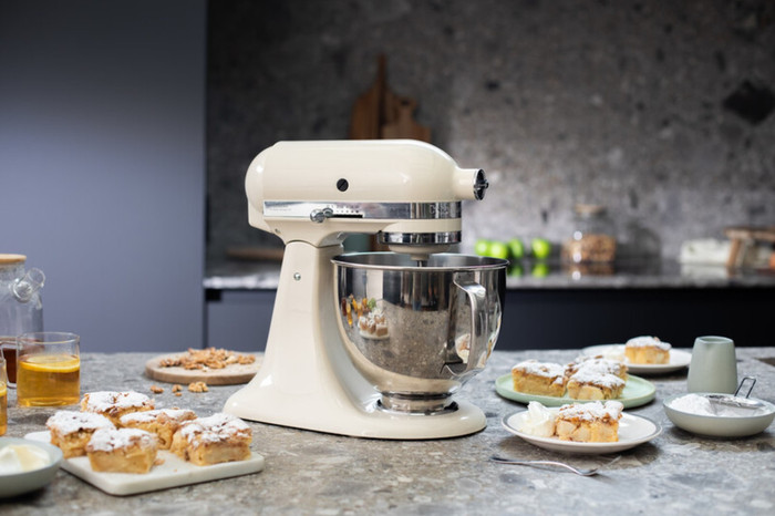 KitchenAid 5KSM185PSEAC Almond Cream product in use