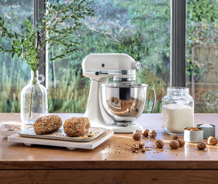 KitchenAid 5KSM185PSEAC Almond Cream product in use