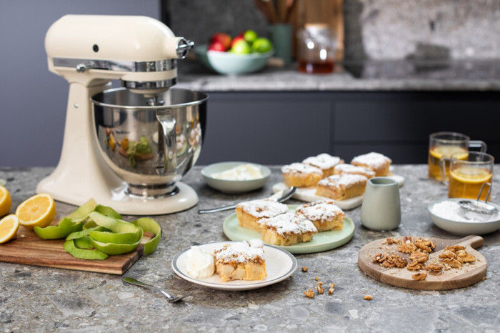 KitchenAid 5KSM185PSEAC Almond Cream product in use