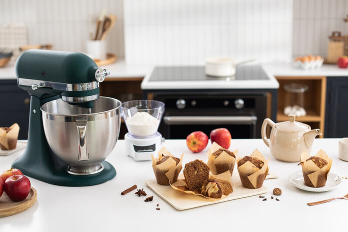 KitchenAid 5KSM185PSEPP Pebbled Palm product in use