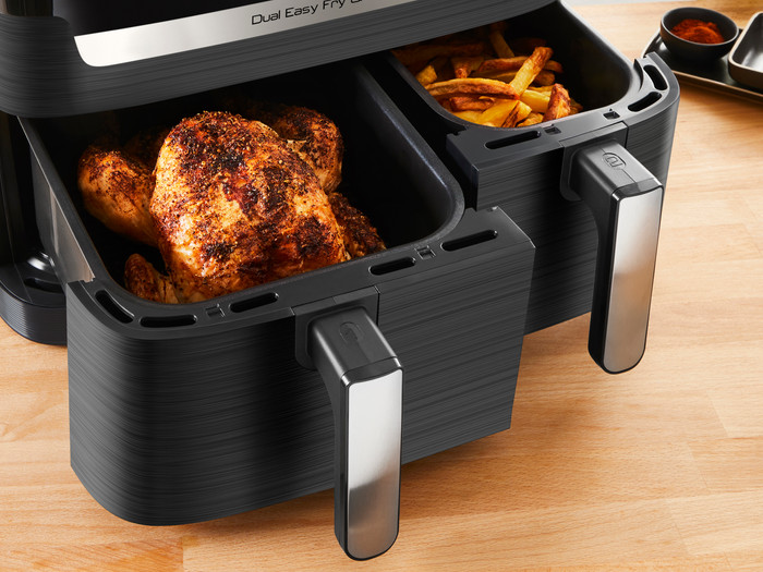 Moulinex Dual Easy Fry & Grill product in use