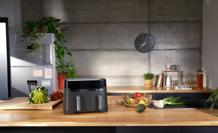 Moulinex Dual Easy Fry & Grill product in use