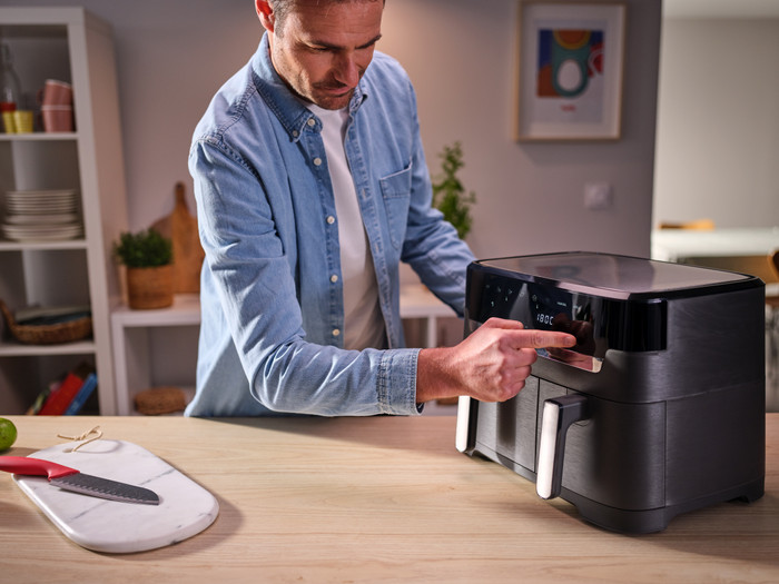 Moulinex Dual Easy Fry & Grill product in use