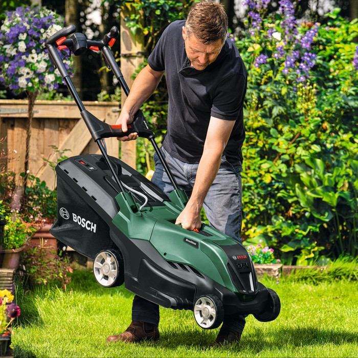 Bosch AdvancedRotak 36V-40-650 incl. 4,0 Ah Accu + AdvancedGrassCut 36V-33 (zonder accu) product in gebruik