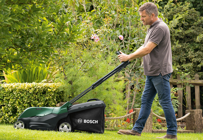 Bosch AdvancedRotak 36V-40-650 incl. 4,0 Ah Accu + AdvancedGrassCut 36V-33 (zonder accu) product in gebruik