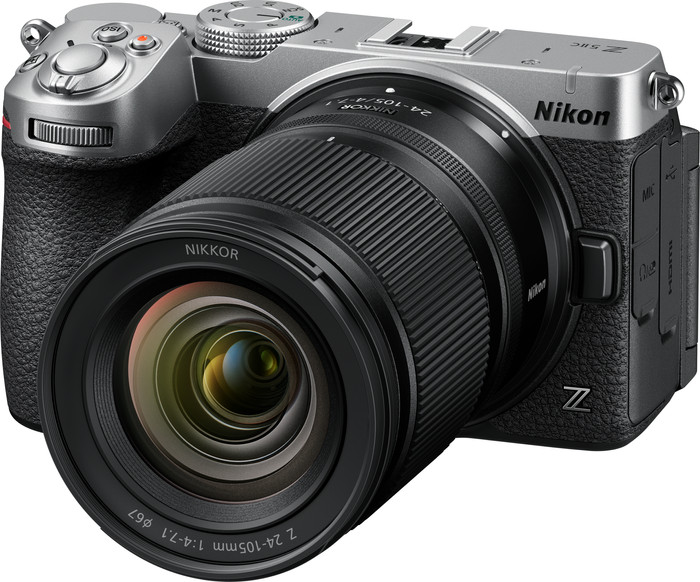 Nikon Z5IIC Zilver + 24-105mm f/4-7.1 linkerkant