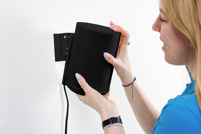 BlueBuilt Wall Mount Pair for Sonos Era 100 Black product in use