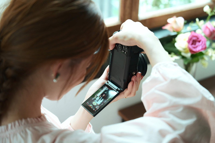 Nikon Z5IIC Zwart + 24-105mm f/4-7.1 product in gebruik