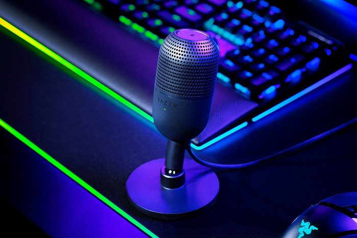 Razer Seiren V3 Mini Microphone Black product in use