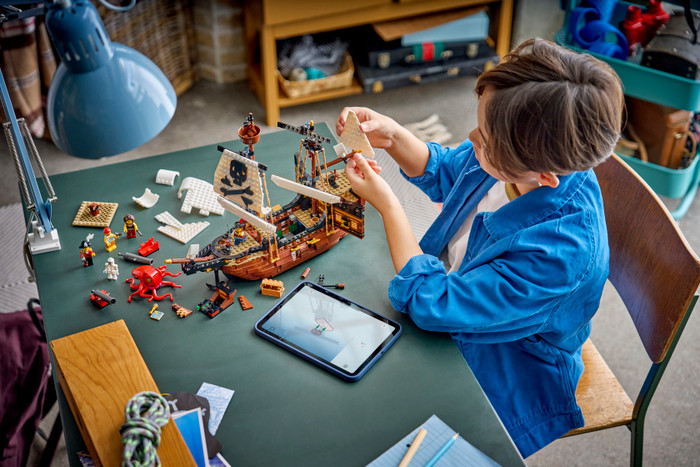 LEGO Creator 3-in-1 Klassiek Piratenschip 31387 product in gebruik