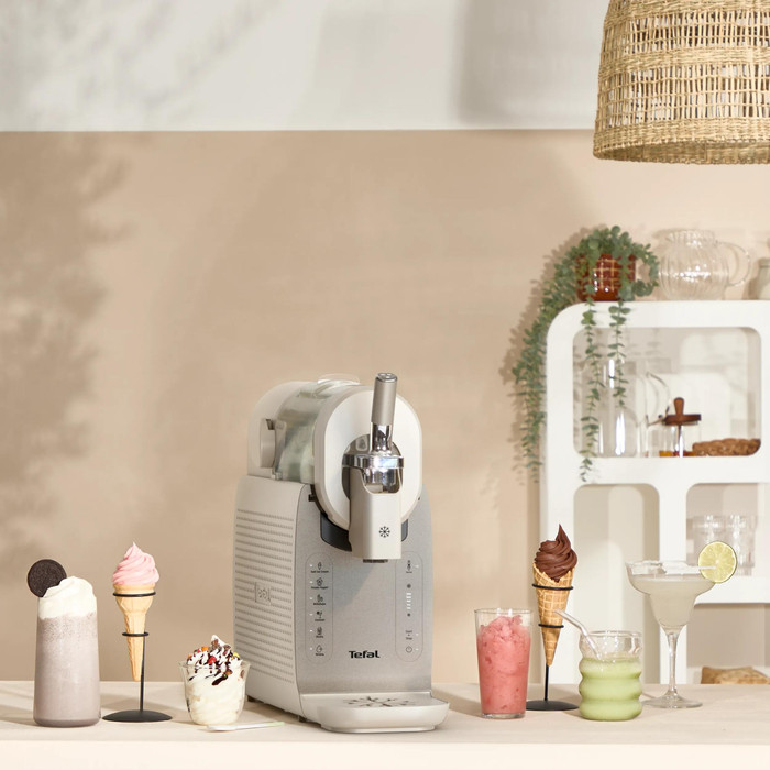 Tefal Freezi 16-in-1 Ice Cream & Frozen Drink Maker IG801A product in gebruik