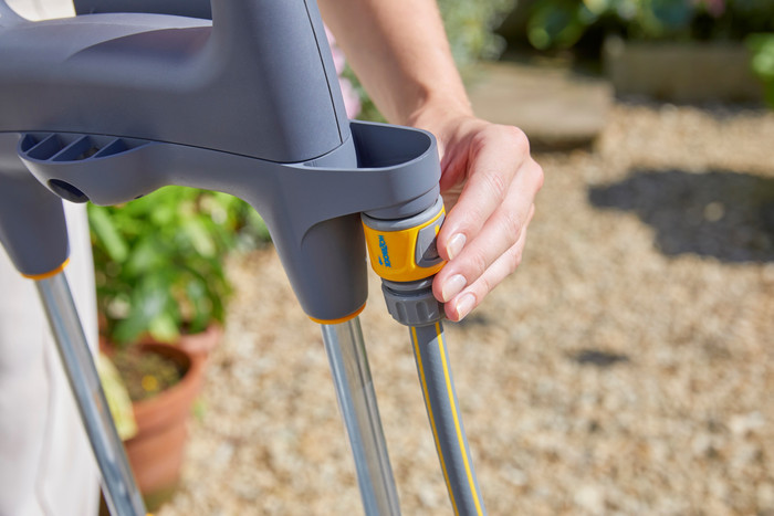 Hozelock Auto Reel Mobile 35m product in use