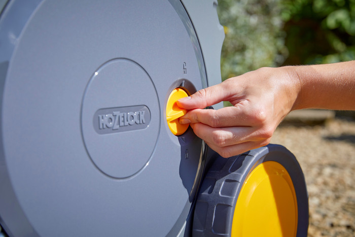 Hozelock Auto Reel Mobile 35m product in use