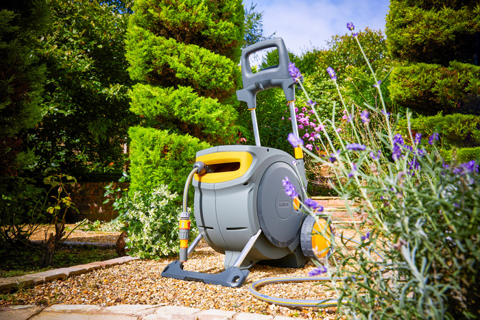 Hozelock Auto Reel Mobile 35m product in use