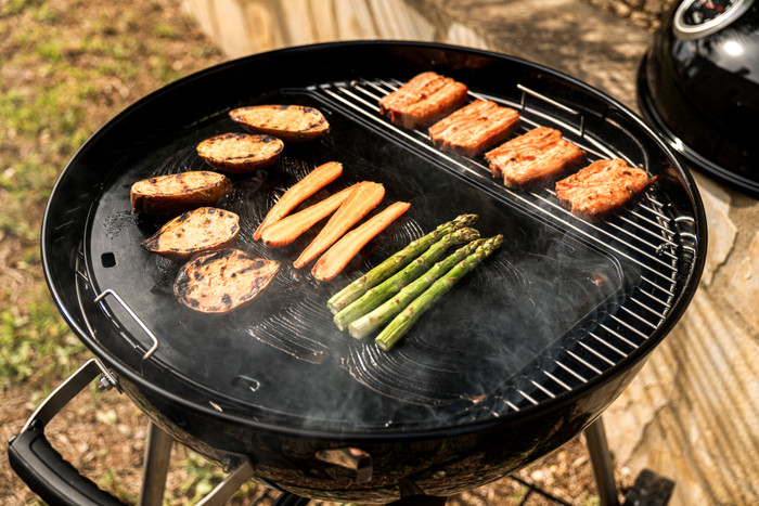 Napoleon Premium Kettle 57cm product in use