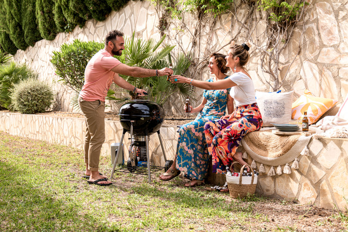 Napoleon Premium Kettle 57cm product in use