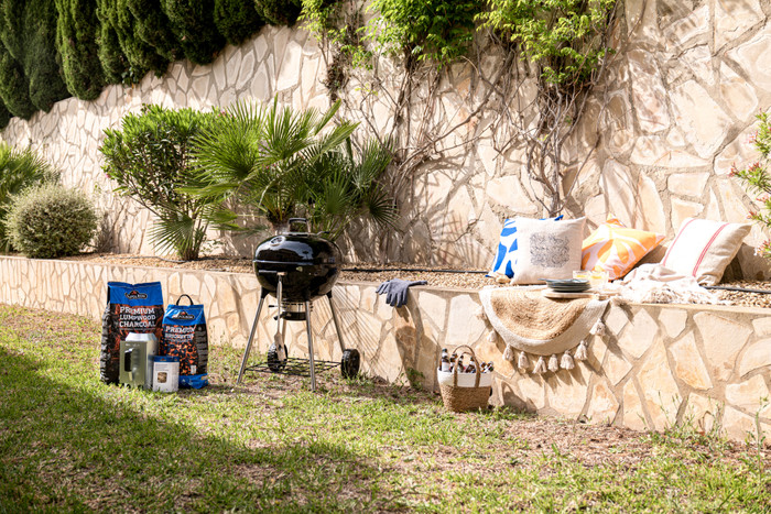 Napoleon Premium Kettle 57cm product in use