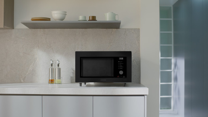 Samsung MC32DG7646KKE1 product in use