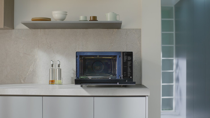 Samsung MC32DG7646KKE1 product in use