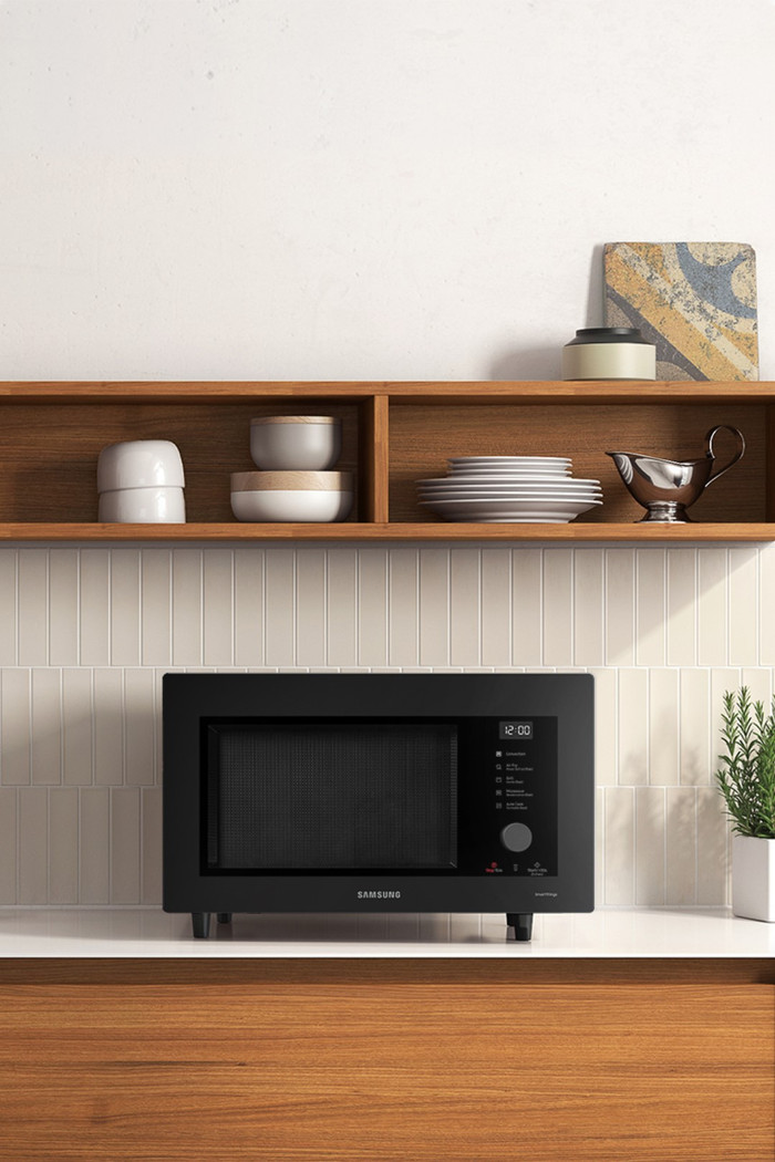 Samsung MC32DG7646KKE1 product in use