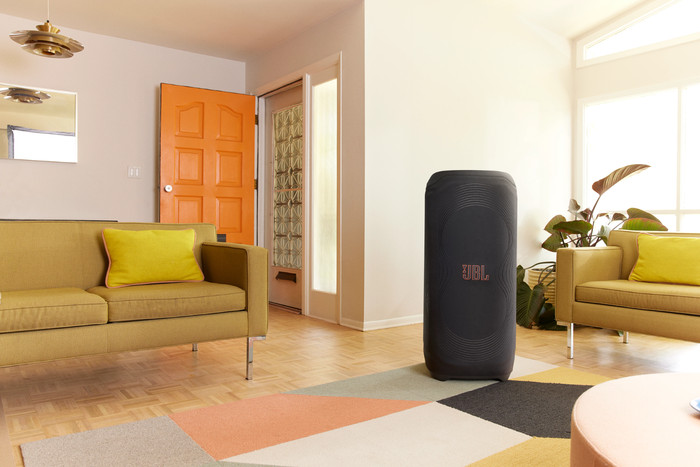 JBL Partybox Ultimate Coverhoes product in gebruik