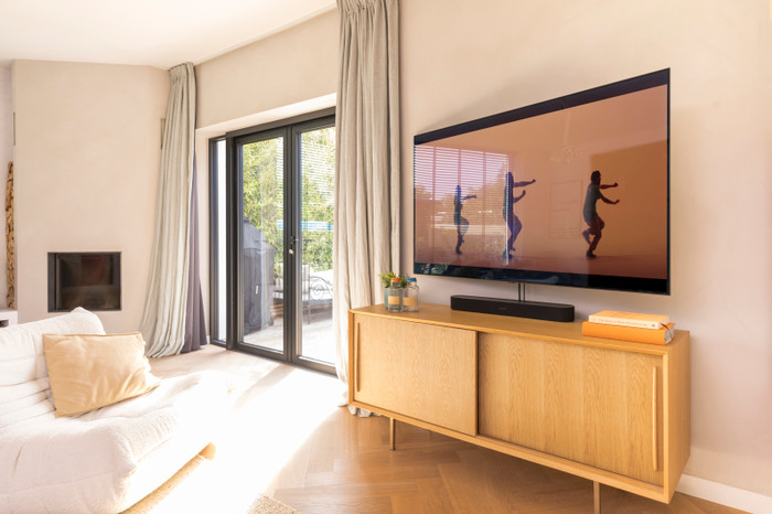 BlueBuilt Ultra Slim Wall Mount 32 - 55 inches product in use