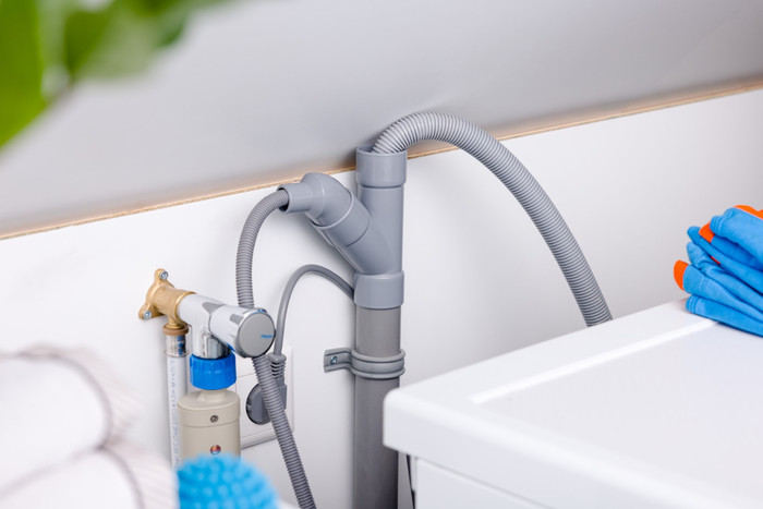 Premium BlueBuilt Universal Stacking Kit  + BlueBuilt Y Drain product in use