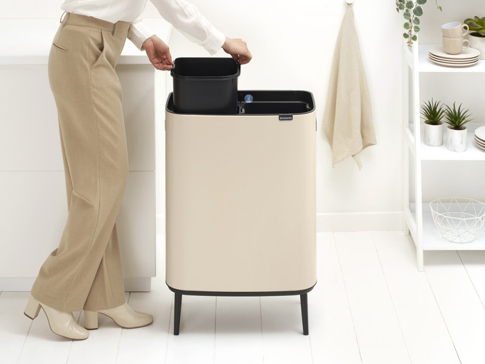 Brabantia Bo Touch Bin Hi Poubelle 2 x 30 Litres Soft Beige produit à l'usage