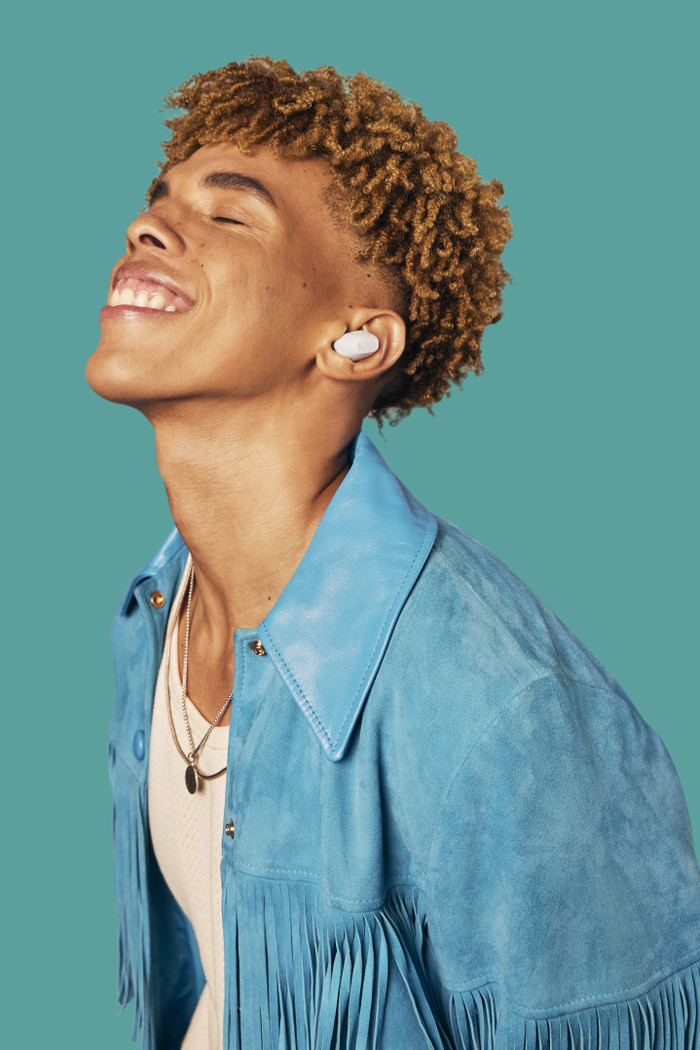 Sennheiser Accentum True Wireless Wit product in gebruik