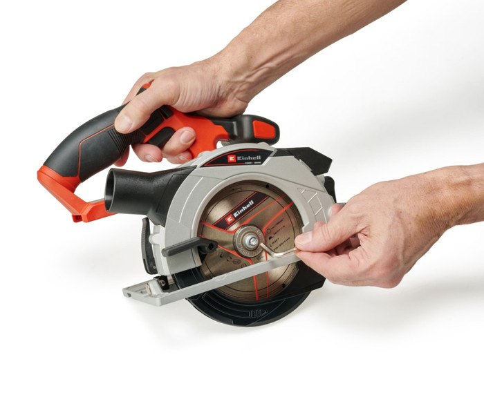 Einhell TE-CS 18/150 Li Solo 4Ah Battery (2x) Starter Kit product in use