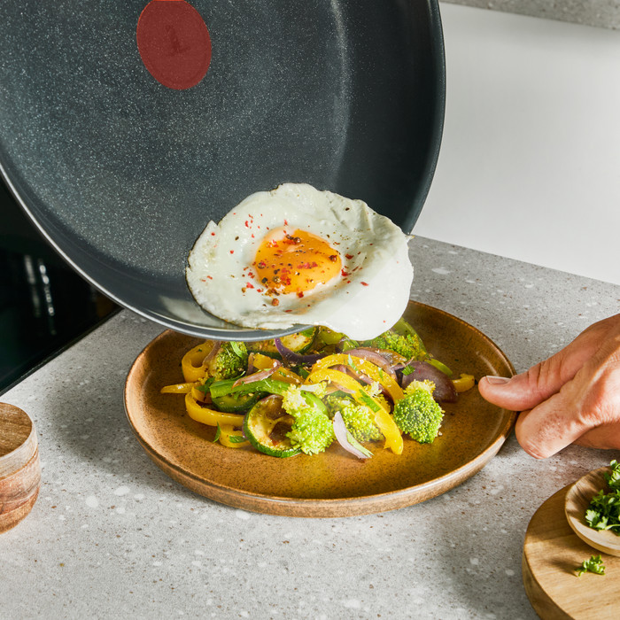 Tefal Extreme keramische koekenpan 24 cm product in gebruik