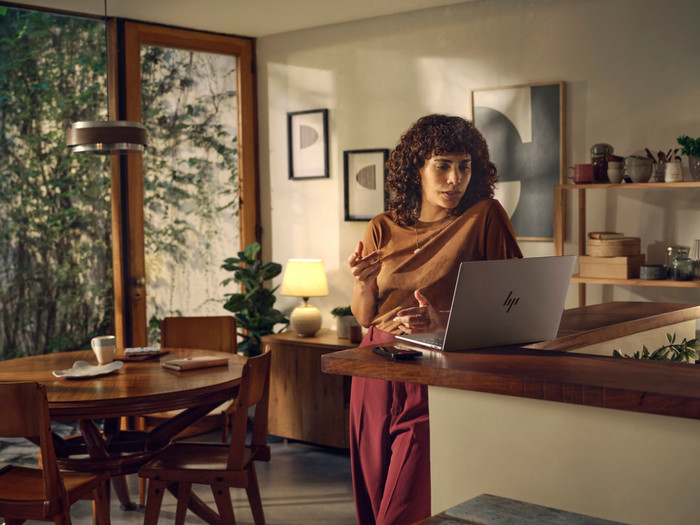 HP OmniBook X 14-fe0100nb Copilot+ PC Azerty product in gebruik