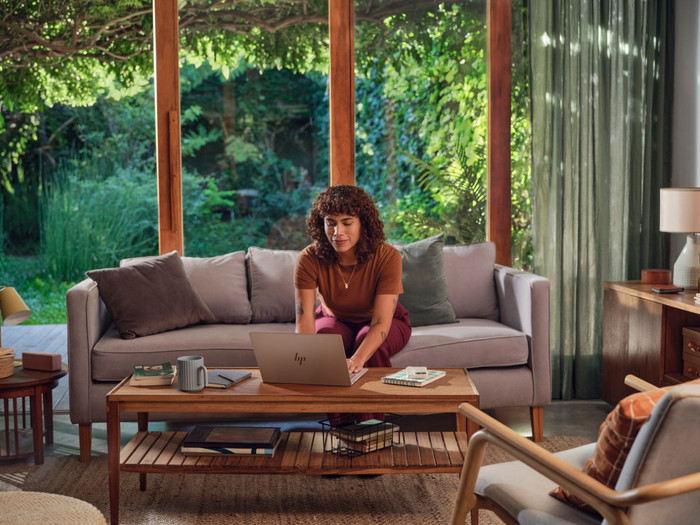 HP OmniBook X 14-fe0100nb Copilot+ PC Azerty product in gebruik