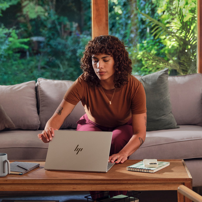 HP OmniBook X 14-fe0100nb Copilot+ PC Azerty product in gebruik