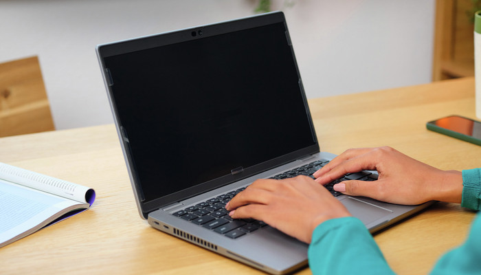 Trust Primo Privacy Filter for 14-inch Laptops product in use