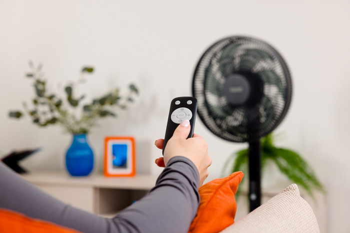 Fuave Quiet Air SF120DCPB Black product in use