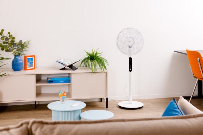 Fuave Quiet Air SF120DCPW White product in use