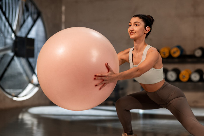 Shokz OpenFit Air Roze product in gebruik