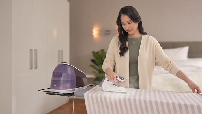 Braun CareStyle 5 IS5247VI product in use