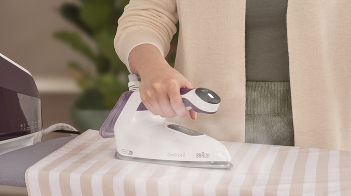 Braun CareStyle 5 IS5247VI product in use