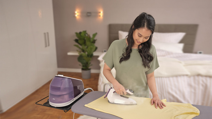 Braun CareStyle 5 IS5247VI product in use