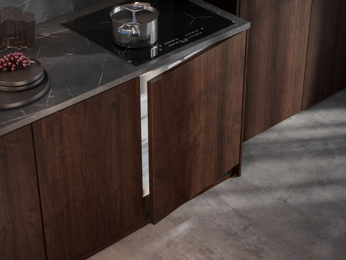 AEG OAB6I82EF product in use