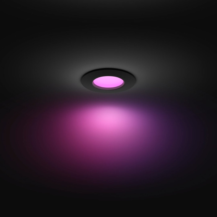 Philips Hue inbouwspot Slim - White and color - 90mm - zwart product in gebruik