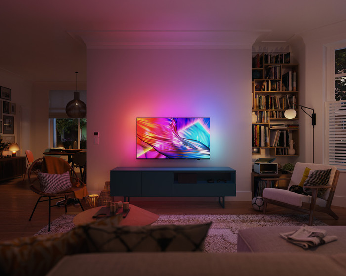 Philips The One 43PUS8909 - Ambilight (2024) product in use