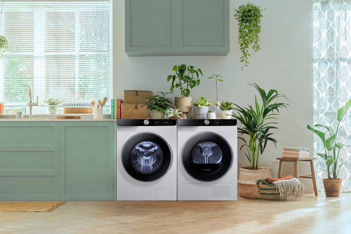 Samsung WW90DG6U85LK AI Wash product in use