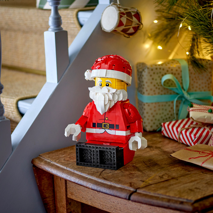 LEGO Large Santa Minifigure 40820 product in use