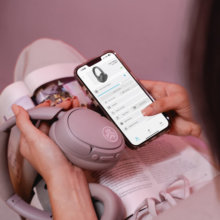 JBuds Lux ANC Roze product in gebruik