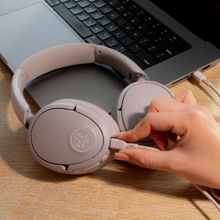 JBuds Lux ANC Roze product in gebruik