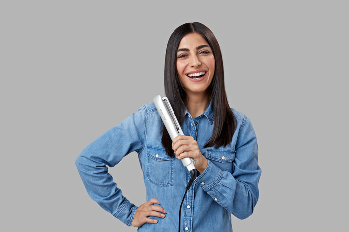 Remington Hydraluxe S8901 product in use